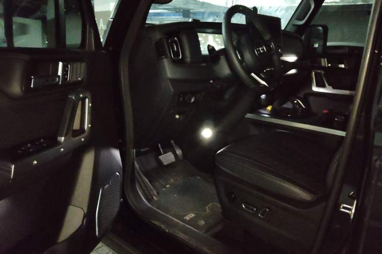 Used 212 T01 2024 2.0T Explorer