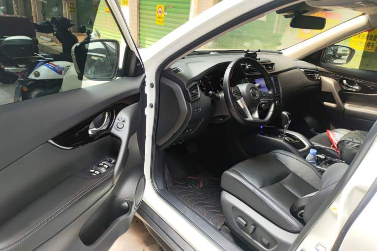 Used Nissan X-Trail 2023 Classic 2.0L Two-Wheel Drive Smart Connect Premium Edition Driver Seat