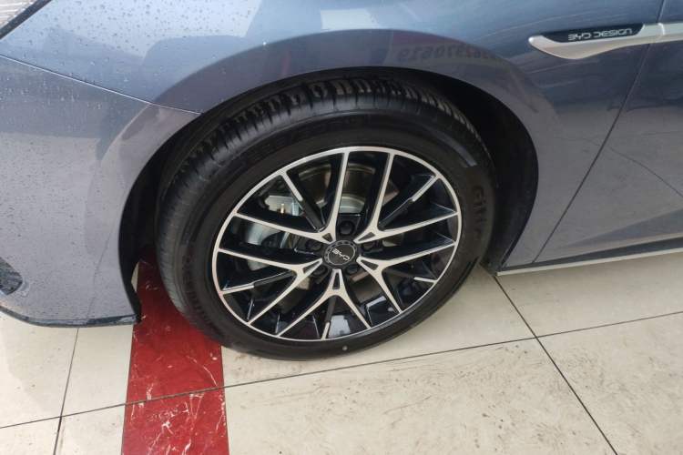 Used BYD Seal 07 DM-i 2025 DM-i 1.5L 125km Luxury Model Left Front Wheel Hub