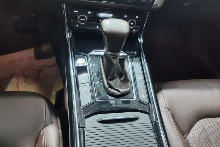 Used Volkswagen Phideon 2021 380TSI Luxury Edition Gear Lever