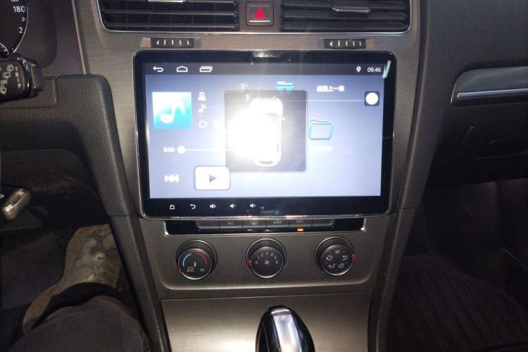 Used Volkswagen Golf 2016 230TSI Automatic Comfort Version Audio And AC Panel