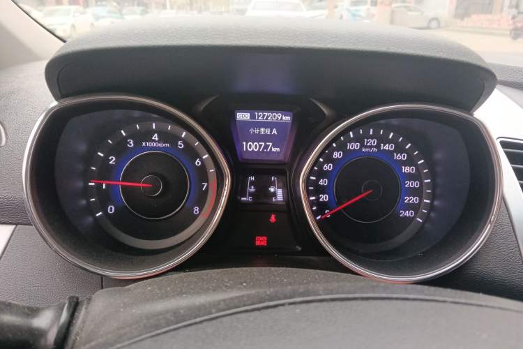 Used Hyundai Elantra (5th Generation / Langdong) 2012 1.6L Manual Leading Model