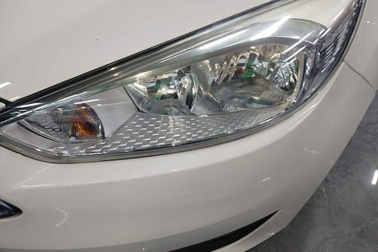 Used Ford Focus 2017 Sedan 1.6L Automatic Comfort Plus SmartDrive Edition Left Front Headlight