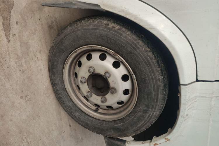 Used JMC Transit 2019 2.8T Commercial Version Long Wheelbase Mid-Roof 6-Seater Rear Single Tire China VI Emission Standard – JX493 Right Front Wheel Hub