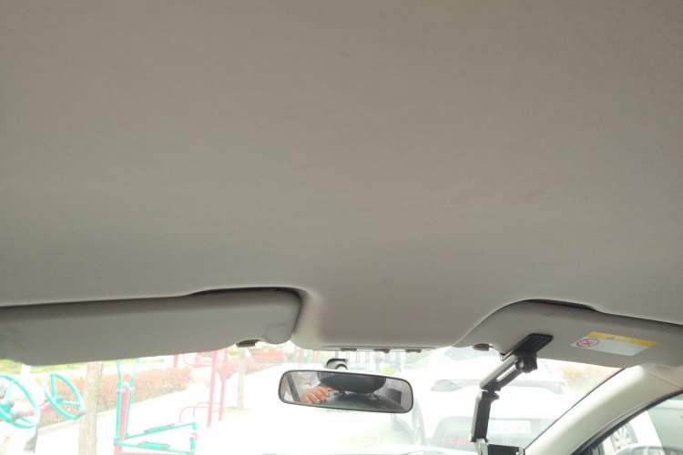 Used Venucia T70 2015 2.0L CVT Smart Choice Edition Headliner