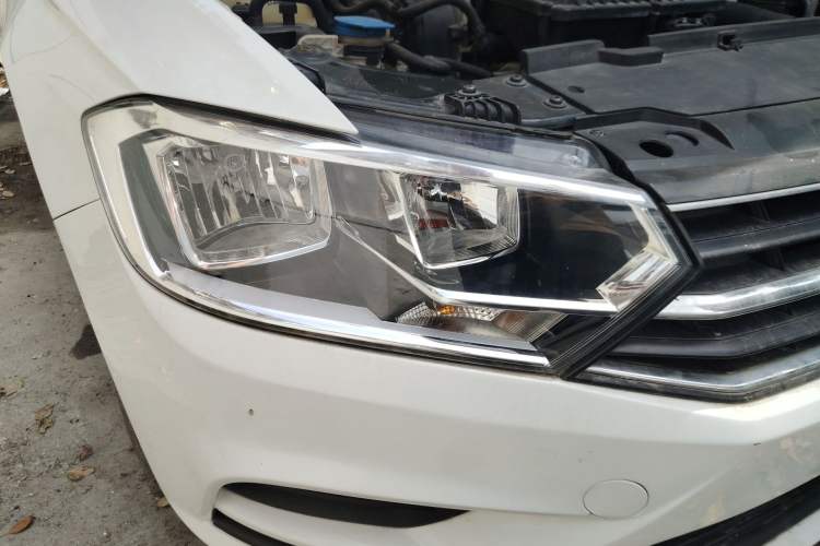 Used Volkswagen Bora 2016 1.6L Manual Fashion Edition Right Front Headlight