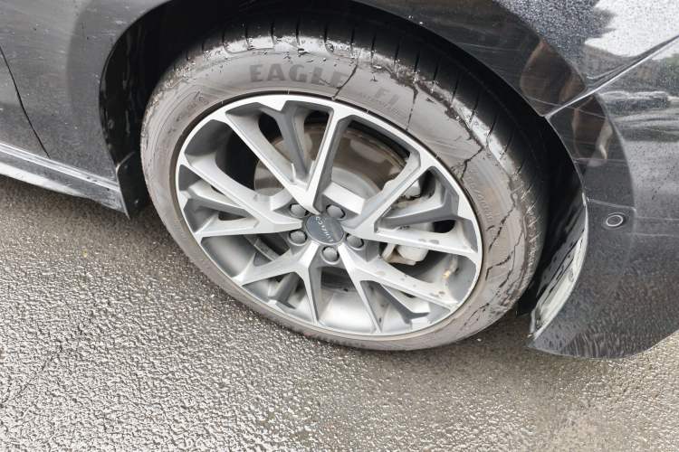 Used Lynk & Co 03 2019 2.0TD Automatic Jing Pro Edition Right Front Wheel Hub