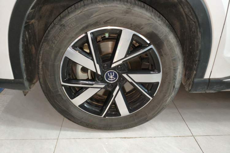 Used BYD Song Pro New Energy 2024 HONOR Edition DM-i 71KM Navigation Model Left Front Wheel Hub