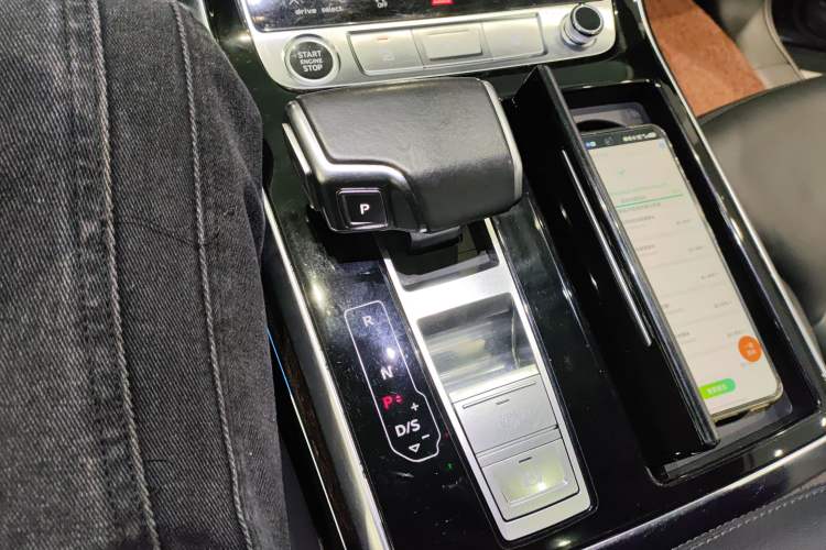 Used Audi Q7 2021 55 TFSI quattro S line Sport model Gear Lever