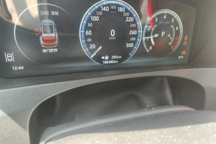 Used Jaguar F-PACE 2016 2.0T Two-Wheel-Drive R-Sport Sport Edition Odometer Close Up