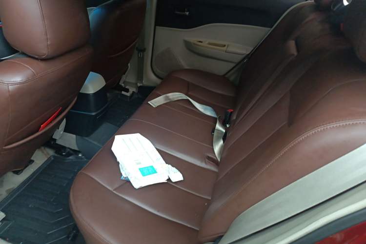 Used Bestune B50 2012 1.6L automatic with sunroof Left Rear Seat