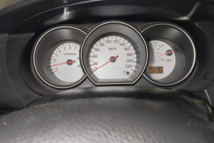 Used Nissan Livina 2010 Jingrui Edition 1.6L Manual Standard Model Instrument Cluster