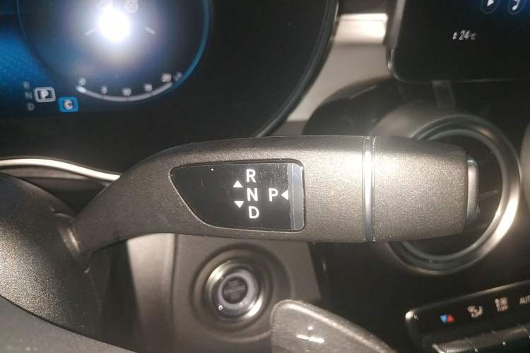 Used Mercedes-Benz GLC 2021 GLC 260 L 4MATIC Dynamic Edition Gear Lever