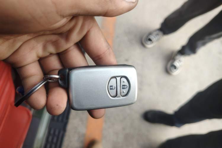 Used Toyota Land Cruiser 2011 4.0L GX Parallel Import