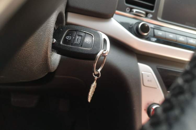 Used Hyundai Elantra (6th Generation / Lingdong) 2016 1.6L Automatic ZhiXuan – Elite Version Vehicle Key