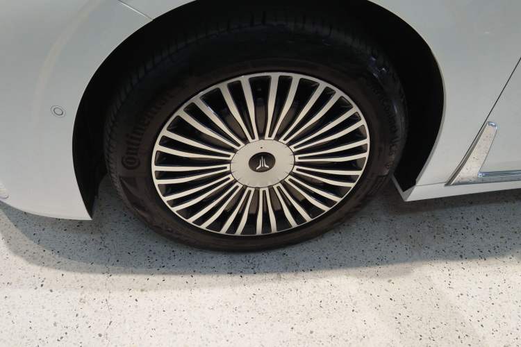 Used VOYAH Dream 2025 PHEV Four-Wheel Drive Excellence Qiankun Edition
