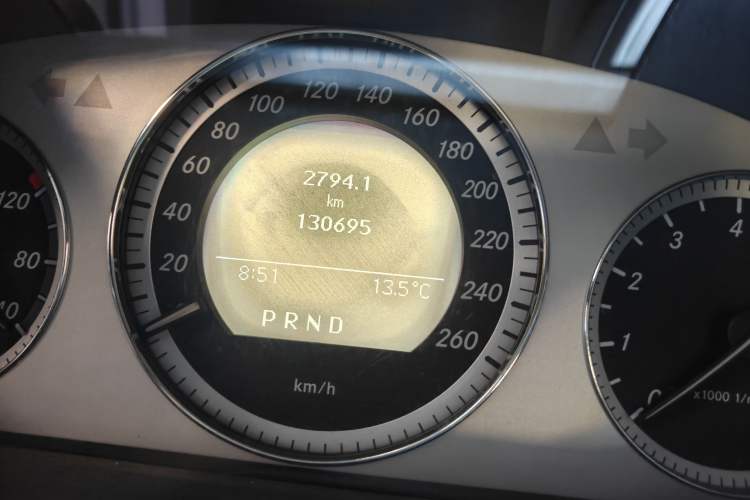 Used Mercedes-Benz GLK-Class 2010 GLK 300 4MATIC Fashion Model Odometer Close Up