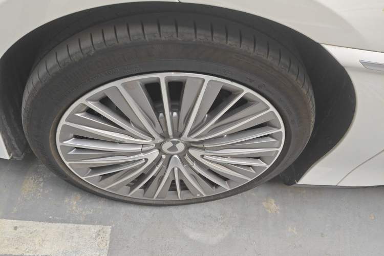 Used Denza Z9 2024 1100 km All-Wheel-Drive Ultra Version Left Front Wheel Hub