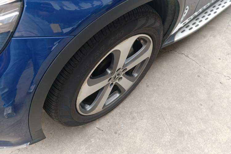 Used Mercedes-Benz GLC 2017 GLC 260 4MATIC Luxury Model Exterior 4