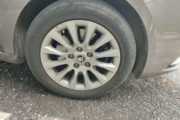 Used Skoda Superb 2013 1.8TSI Automatic MingShi Edition Right Front Wheel Hub