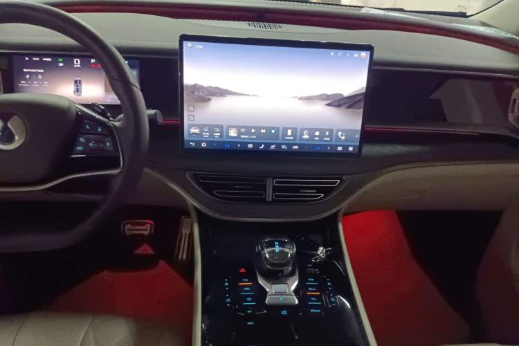 Used Denza D9 2025 DM-i Intelligent Drive 1020 Four-Wheel Drive Prestige Model