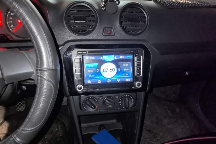 Used Volkswagen Jetta 2015 Value Edition 1.6L Manual Fashionable Style Audio And AC Panel