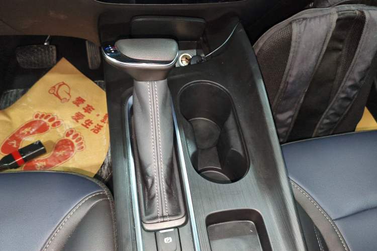 Used Buick Velite 6 2023 Revised Version 430 km Range – Commuter Edition Gear Lever