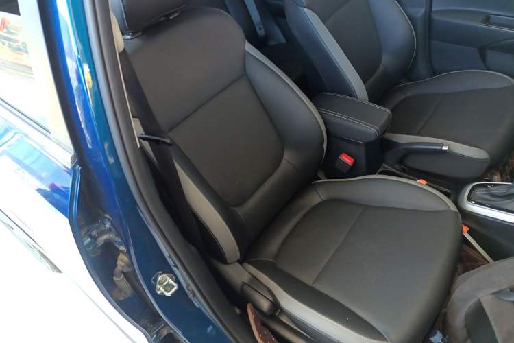 Used Kia kx1 Stonic 2021 1.4L CVT Fun Edition Right Front Seat