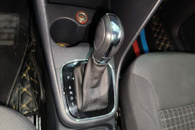 Used Volkswagen Polo 2016 1.6L Automatic Comfort Model Gear Lever