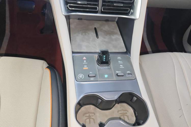 Used BYD Song PLUS New Energy 2024 HONOR Edition DM-i 110km Flagship PLUS
