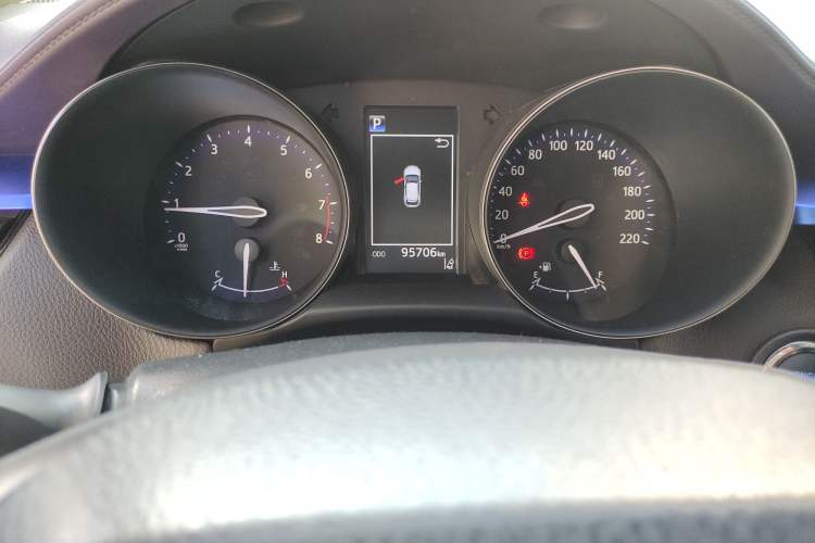 Used Toyota C-HR 2018 2.0L Leading with Sunroof China V Standard Odometer Close Up