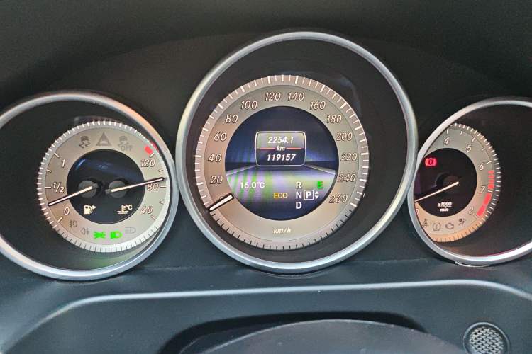 Used Mercedes-Benz E-Class 2015 E 320 L Sport Edition Odometer Close Up