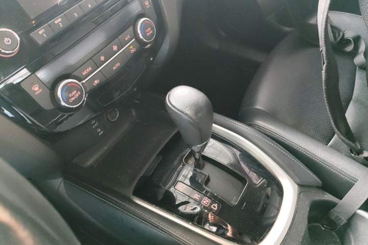 Used Nissan X-Trail 2014 2.5L CVT Leading Edition 4WD
