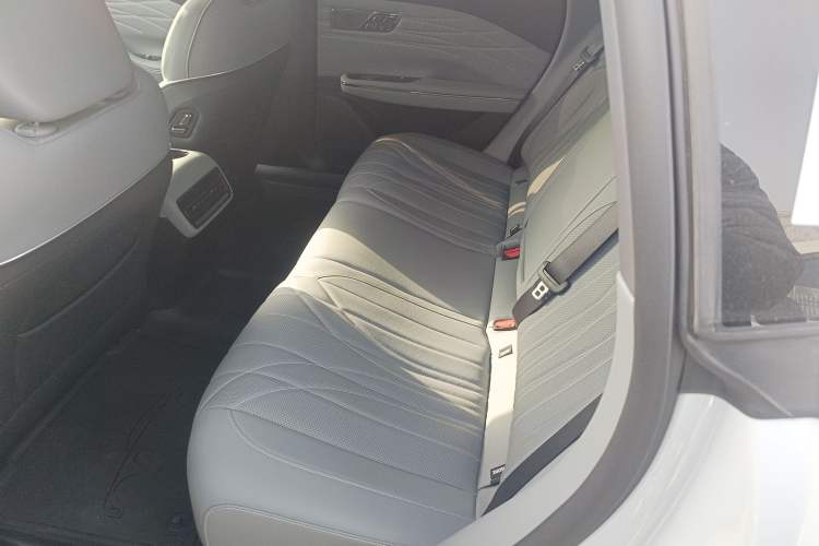 Used Geely Galaxy E8 2025 700 km Long-Range Intelligent Driving Version