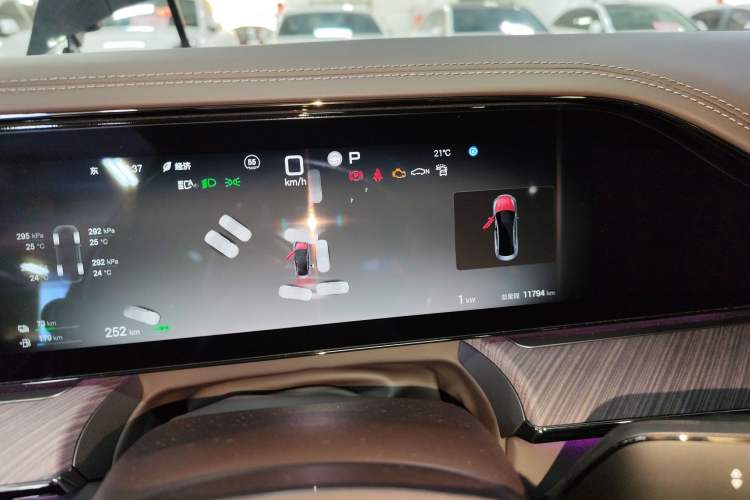 Used Denza Z9 2024 1100 km Four-Wheel Drive Max Version
