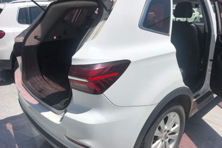 Used Roewe RX5 2018 20T Two-Wheel Drive Manual Flagship Edition Rear Right 45 Deg