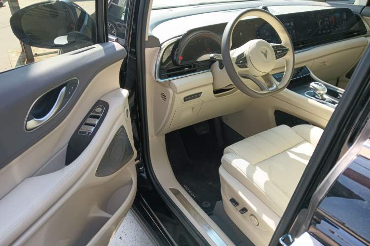 Used VOYAH Dream 2022 0-Emission Version Range of 475 km Driver Seat