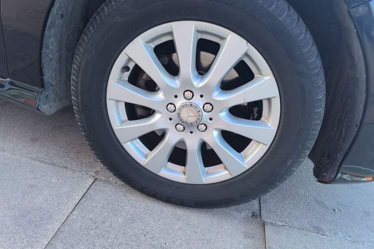 Used Mercedes-Benz R-Class 2011 R 300 L Business Model Right Front Wheel Hub