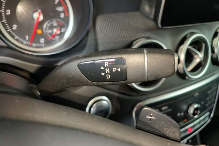 Used Mercedes-Benz GLA 2018 GLA 200 Fashion Model Gear Lever