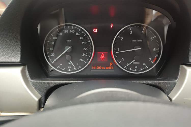 Used BMW 3 Series 2010 320i Luxury Model Odometer Close Up