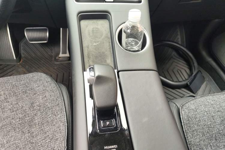 Used Hima AITO M5 2022 Range-Extended Rear-Drive Standard Version Gear Lever