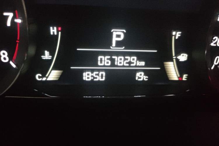 Used Honda UR-V 2020 370TURBO Two-Wheel Drive Luxury Edition Odometer Close Up