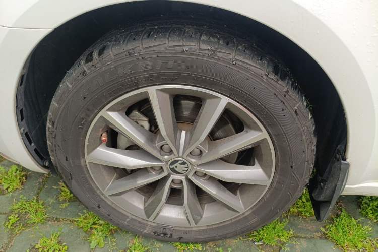 Used Skoda Octavia 2020 TSI230 DSG SmartDrive Luxury Edition Left Front Wheel Hub