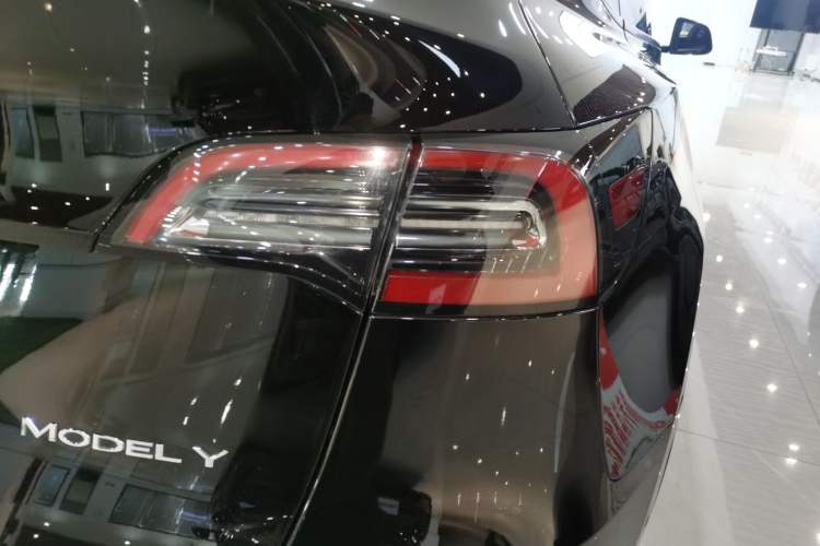 Used Tesla Model Y 2022 Long-Range All-Wheel-Drive Version