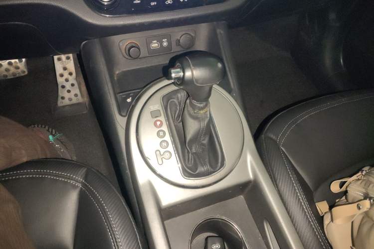 Used Kia Sportage R 2015 2.0L Automatic Two-Wheel Drive DLX Model