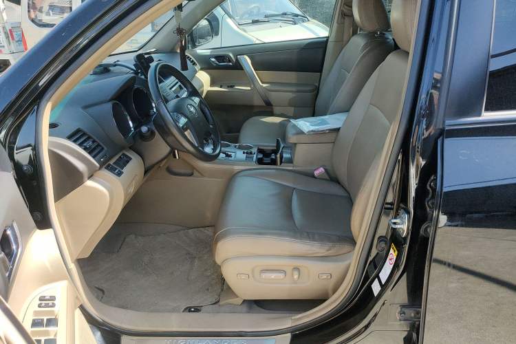 Used Toyota Highlander 2011 2.7L Two-Wheel Drive 7-Seater Luxury Edition