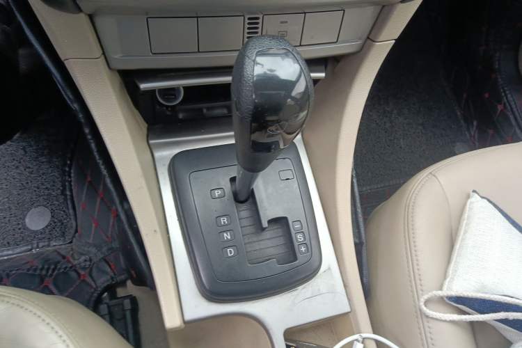 Used Ford Focus 2011 Hatchback 1.8L Automatic Fashion Edition Gear Lever
