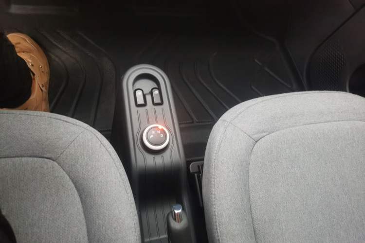 Used Wuling Hongguang MINIEV 2021 Macaron Fashion Edition Lithium-Ion Battery Gear Lever