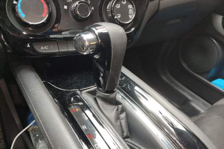 Used Honda Vezel 2015 1.5L CVT two-wheel drive Comfort trim Gear Lever