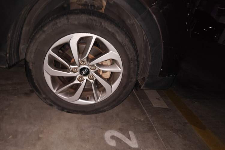 Used Hyundai Tucson 2015 1.6T Dual-Clutch Two-Wheel-Drive Smart Model Right Front Wheel Hub